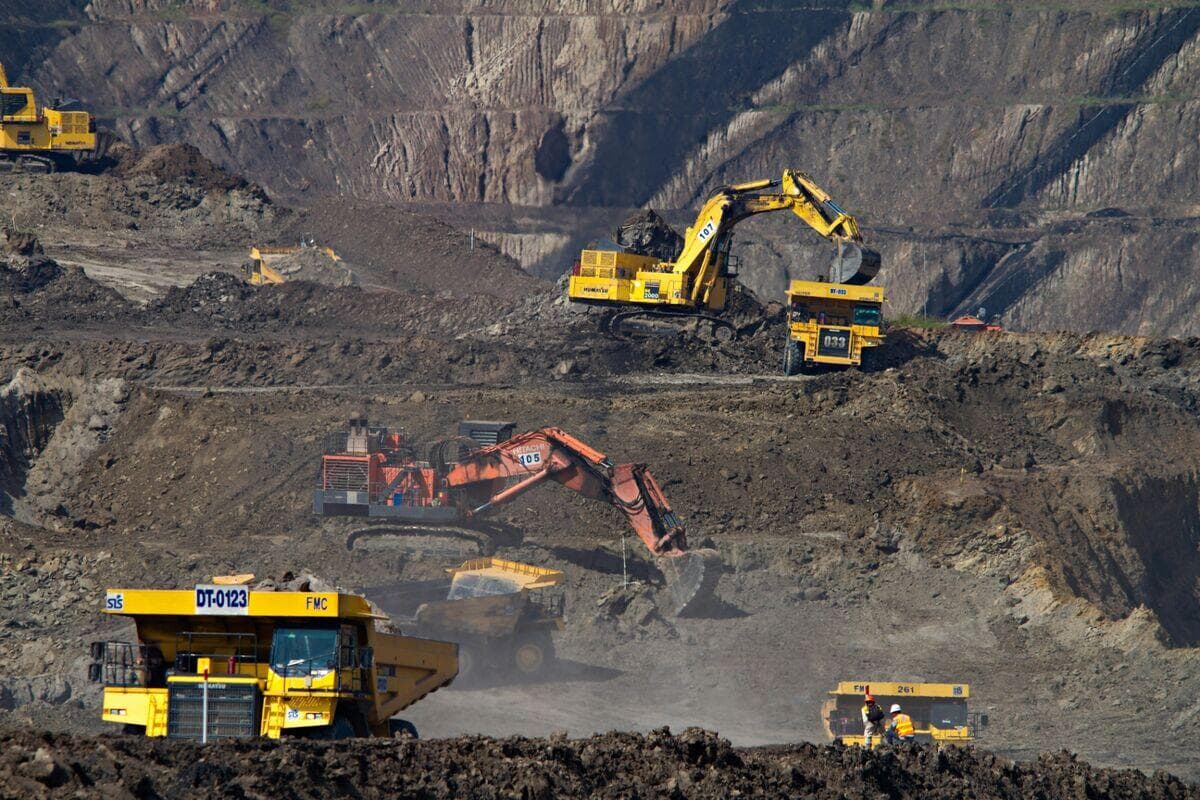 Open-pit mining operation — a representative heavy-duty diesel deployment environment